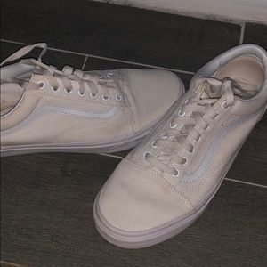 Old skool WHITE vans {STILL AVAILABLE!!}